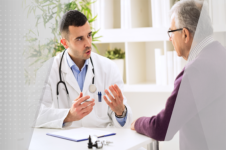 Arzt im Gespräch mit einem Patienten